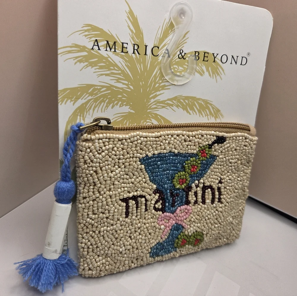 💚▪️America & Beyond ▪️Tan Beaded Martini Coin Pouch